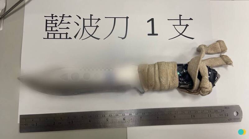 桃園黃姓男子撂周姓通緝犯、熊姓男子等人到新北鶯歌向郭男嗆聲，反遭債主郭男持刀當街追砍，周嫌慌亂間刺殺郭男一刀後逃逸，警方連夜逮獲周嫌，全案偵破。（記者吳仁捷翻攝）