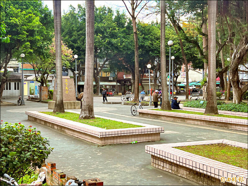 新北市府預計在三重信義公園興建地下停車場，鍾鳴時保證在明年2月前動工。 （資料照）