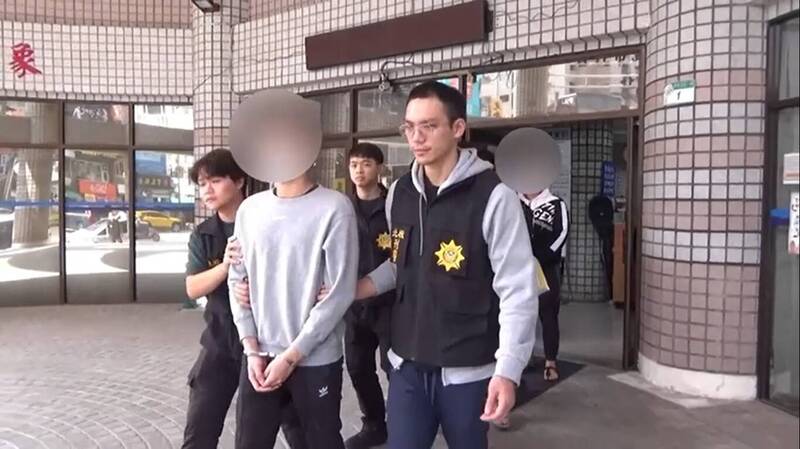 警方將許男等人送辦。（記者王冠仁翻攝）