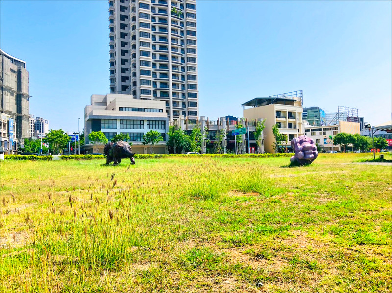 農業局將規劃台中花卉批發市場旁邊兩千多坪的閒置土地，成一處公園式的台中版「希望廣場」。（吳佩芸提供）