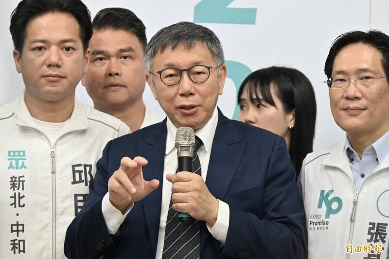 民眾黨近期因為不分區立委名單納入中配引發爭議,成大教授李忠憲直言:「柯文哲即使沒有當選,也會一直是台灣一個很大的亂源。」(資料照) 民眾黨近期因為不分區立委名單納入中配引發爭議,成大教授李忠憲直言:「柯文哲即使沒有當選,也會一直是台灣一個很大的亂源。」(資料照)