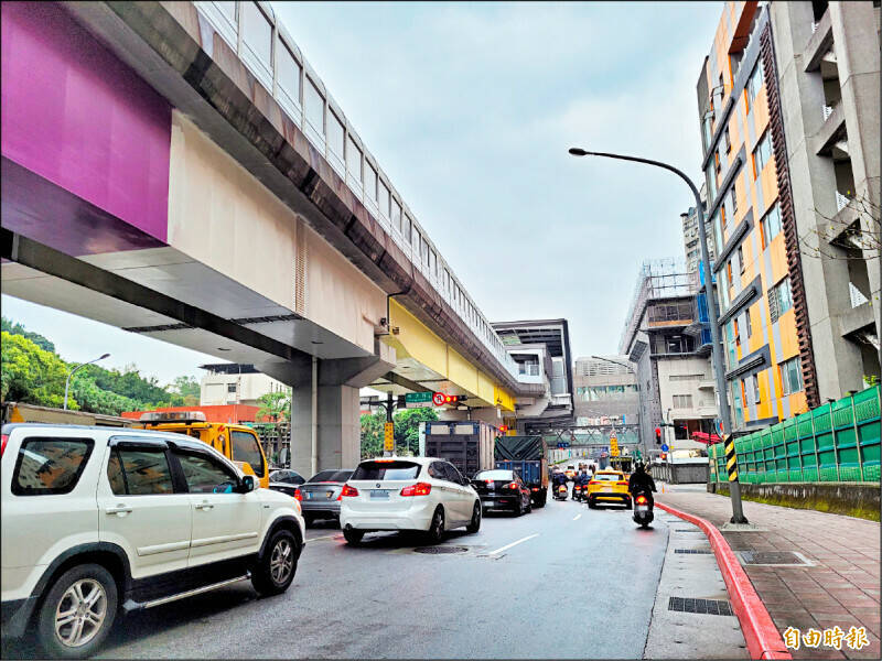 永和地區民眾爭取捷運中和公館線盡快推動，規劃路線起於秀朗橋站。（記者賴筱桐攝）