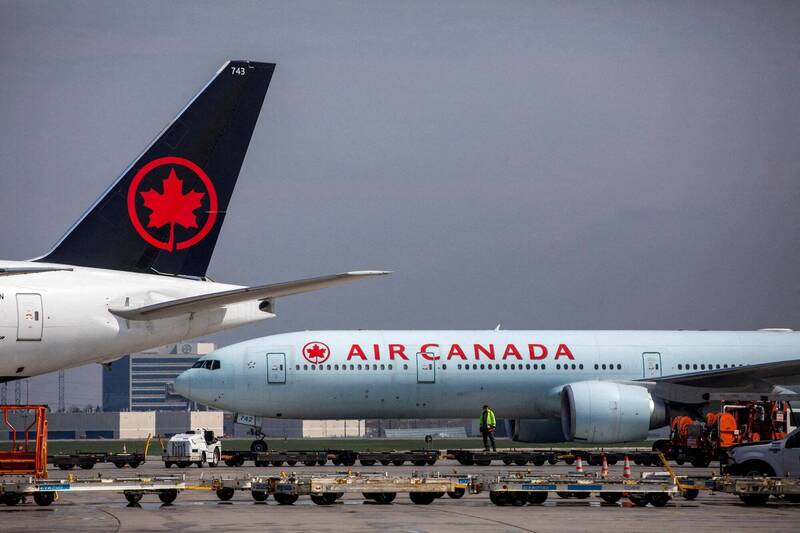 加拿大航空未向身障旅客提供轮椅，让对方用手爬行。加航客机示意图。（路透）(photo:LTN)