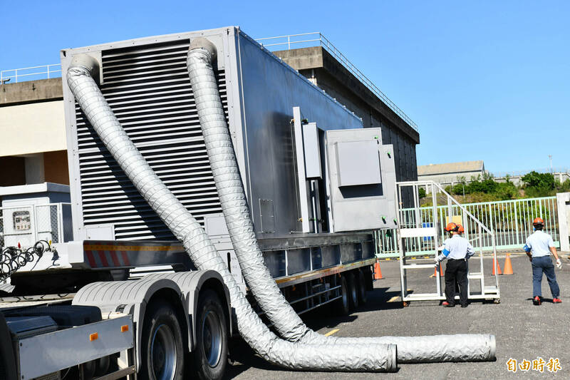 電廠演習建立移動式電源車項目。(記者蔡宗憲攝) 電廠演習建立移動式電源車項目。(記者蔡宗憲攝)