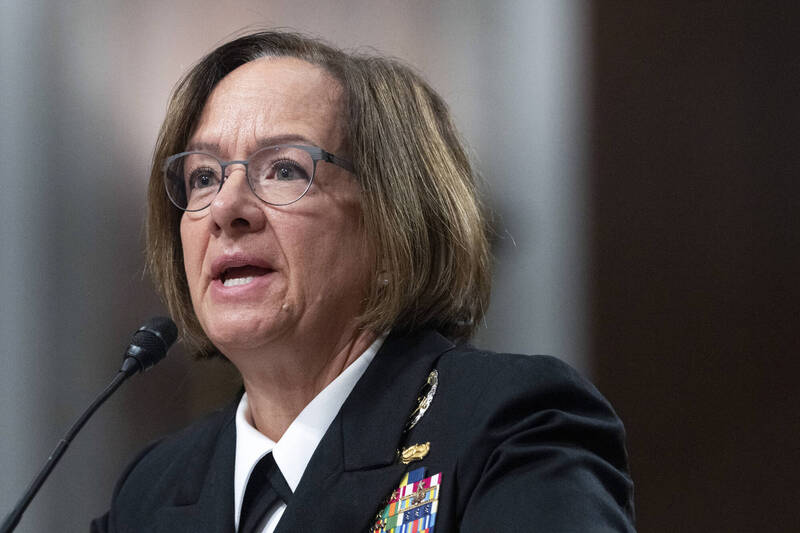 美國聯邦參議院2日通過人事案，由海軍弗蘭契提上將出任海軍作戰部長，為美國首位女性海軍作戰部長。（美聯社）