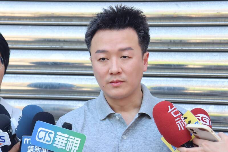 李正皓針對黃國昌所爆料的內容提出三點破綻，並諷刺對方「真的為民眾黨的不分區拚了」。（資料照）