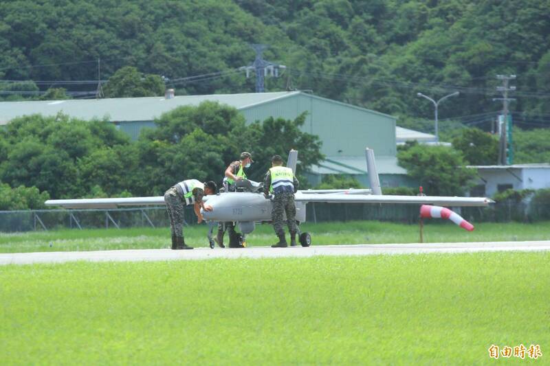 《聯合報》報導指稱，國外廠商施壓，無人機國家隊恐變海選，國防部今日駁斥非事實，圖為銳鳶無人機。（資料照，記者陳彥廷攝）