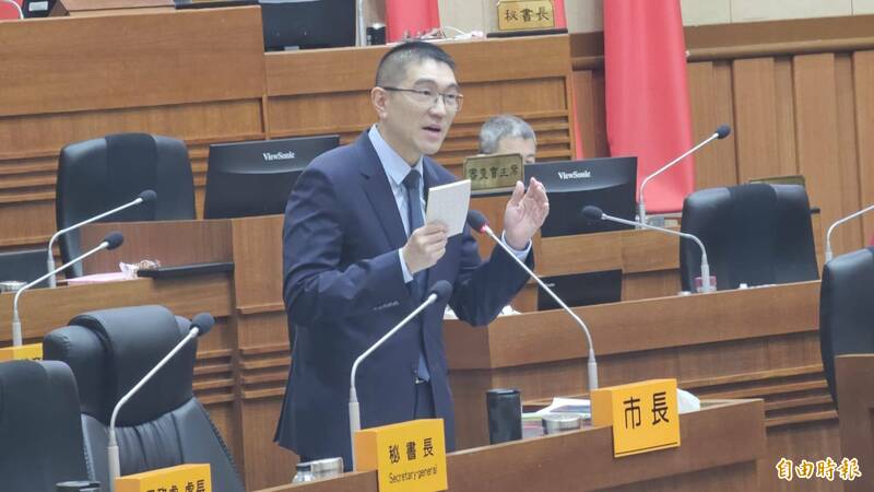 市長謝國樑今天市長施政總質詢。（記者盧賢秀攝）