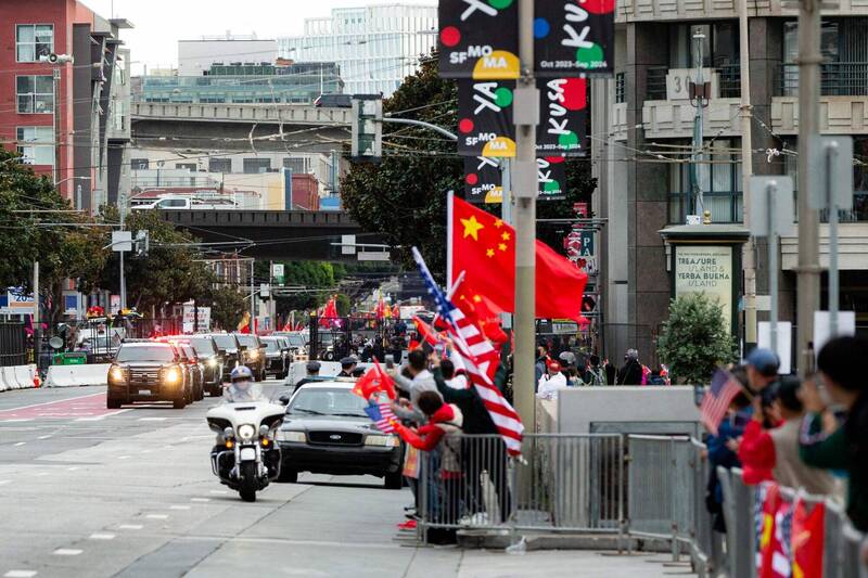 习近平飞抵旧金山，车队驶入市区时沿路都有欢迎人群。（法新社）(photo:LTN)