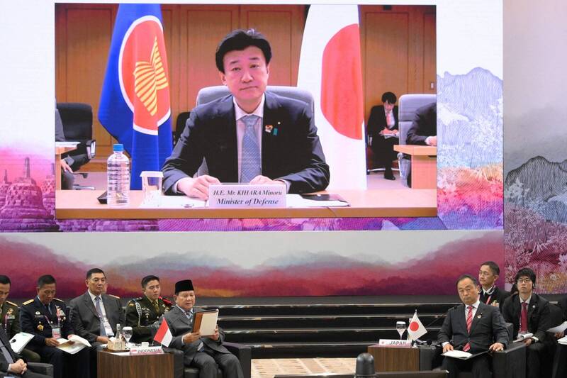 日本防衛大臣木原稔15日透過視訊，參與了在印尼召開的日本與東協防長會議。（法新社）
