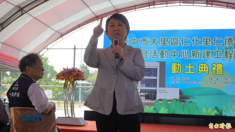 台中市長盧秀燕表示，只要准中捷藍線，願意配合行政院進行改善。（記者黃旭磊攝）