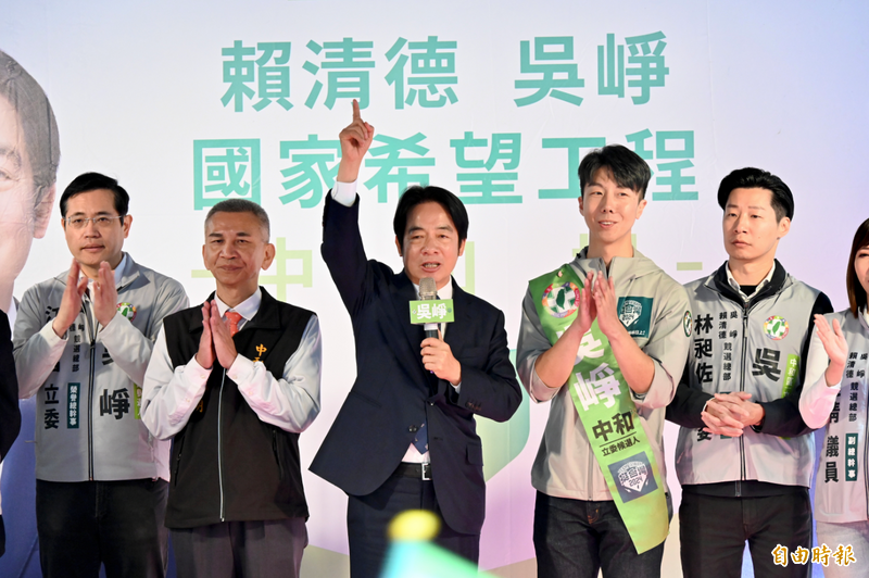 賴清德說，這場選戰關乎國家未來的方向，不要讓台灣走向親中、專制獨裁的老路。（記者叢昌瑾攝）