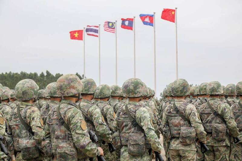 中國解放軍11月13日與柬埔寨、寮國、馬來西亞、泰國、越南軍隊，在廣東湛江舉行「和平友誼-2023」多國聯合演習。（取自微信公眾號《國防部發布》）