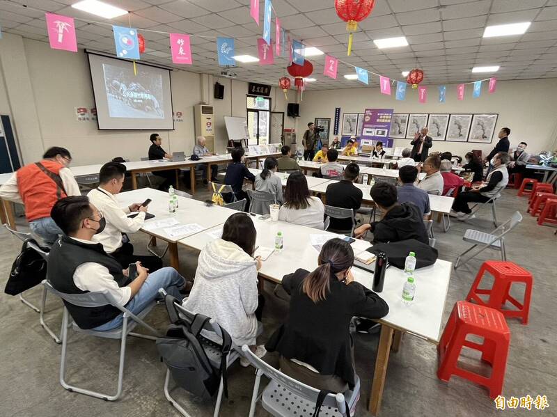 新竹縣竹東鎮的「東林好室」社宅案，引發地方不同意見，竹東林場宿舍守護行動聯盟希望保存竹東林場宿舍區整體景觀，今（22日）下午在竹東鎮公所召開共識公開會議。（記者廖雪茹攝）