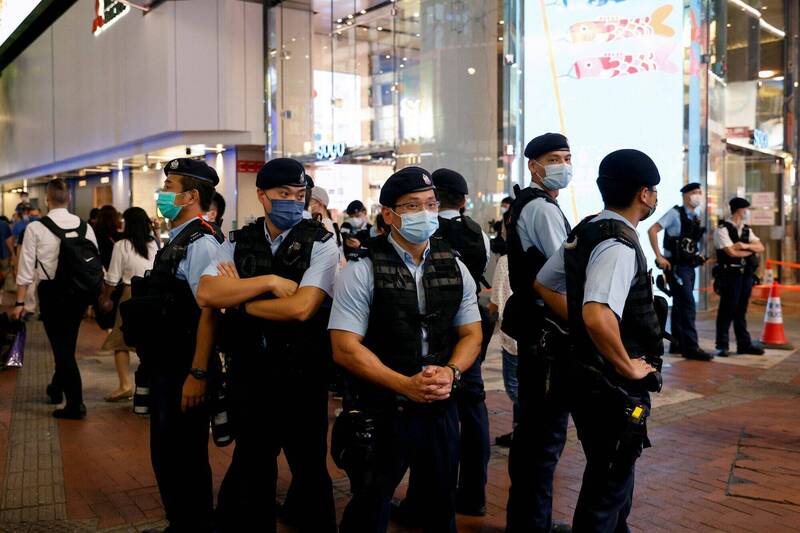在2019年的「反送中」抗爭後,香港警務人員嚴重流失,從2018年的2萬9398人,減至2萬7290人,4年間流失2000人。(路透檔案照) 在2019年的「反送中」抗爭後,香港警務人員嚴重流失,從2018年的2萬9398人,減至2萬7290人,4年間流失2000人。(路透檔案照)