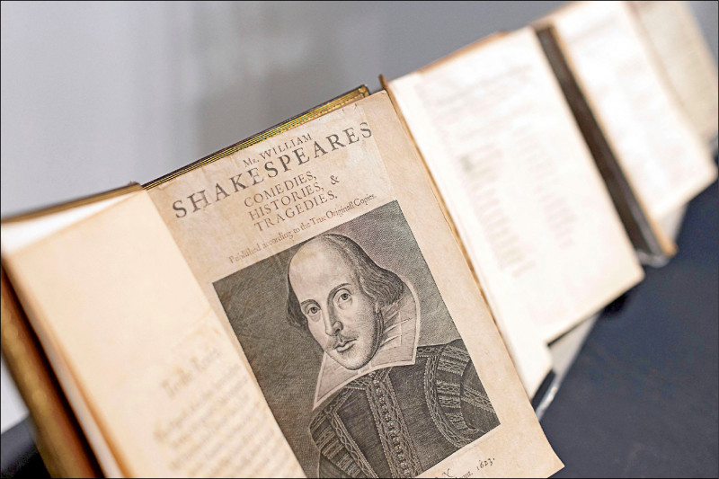 莎士比亞「第一對開本」問世400週年，被譽為是英文文學最重要書籍之一。（路透）