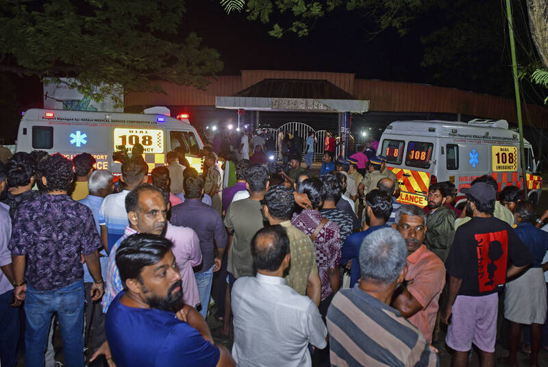 印度柯欽科技大學25日晚間發生踩踏事件，造成至少60人受傷，4學生死亡，有4名傷者狀況危急。（美聯社）