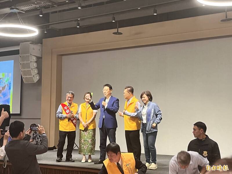 趙少康今晚出席台北市高中職家長會長協會歲末聯誼。（記者蔡思培攝）