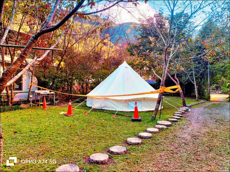 檢警調查發現，事發帳篷和所有露營設備都是羅婦自己帶上山的。（竹縣府消防局提供）