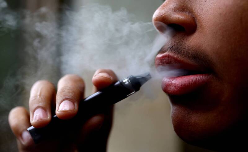 澳洲政府近日宣布，自2024年1月起禁止進口一次性電子煙。示意圖，圖與新聞事件無關。（路透）