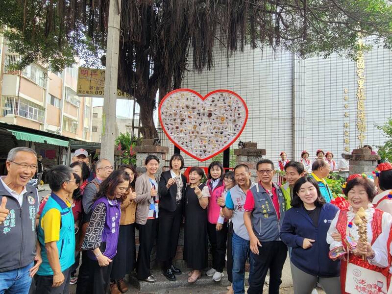 台南南區國宅社區《愛的起點》，今日正式揭幕亮相。 （南市文化局提供）