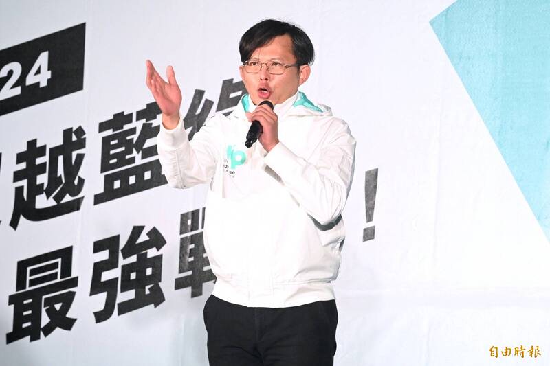 民眾黨在立法院外舉辦「民眾開講」，民眾黨不分區立委提名人黃國昌助講。（記者王藝菘攝）