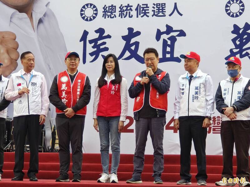 國民黨副總統參選人趙少康今參加黨籍立委萬美玲競選總部成立大會，提青年政策：恢復特偵組抓貪官汙吏，善用容積率廣設社宅。（記者謝武雄攝）