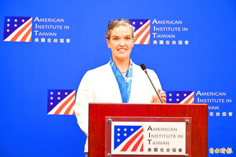 
American Institute in Taiwan Director Sandra Oudkirk speaks at an event in Taipei on July 19.
Photo: Tien Yu-hua, Taipei Times