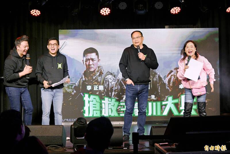 「搶救王義川大兵行動」首場見面會2日在台北舉行，由民進黨不分區參選人王義川領軍進行演講造勢。（記者方賓照攝）