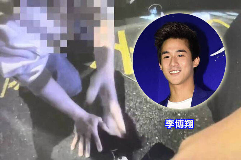 警方趕抵時，男星李博翔因遭毆打跪坐在地。（記者陸運鋒翻攝）