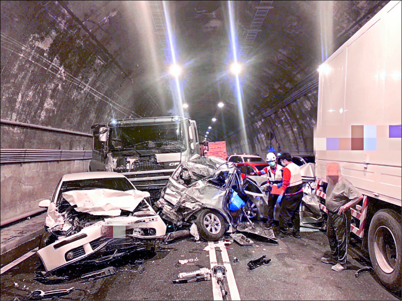 蘇花路廊新澳隧道十月廿四日發生十六車追撞，釀成一死十二傷。
（資料照）