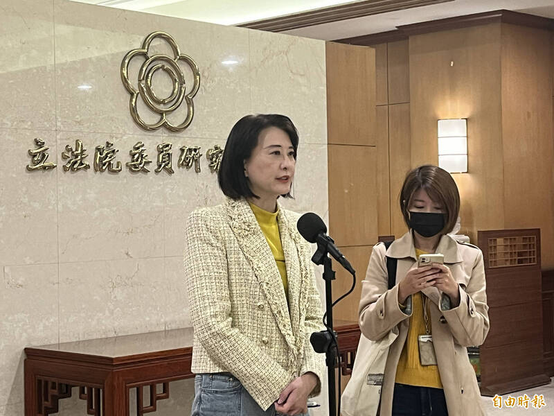 國民黨立委王鴻薇今（5）日在立法院接受媒體聯訪。（記者李文馨攝）