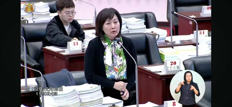 高市議員陳麗娜認為，審議預算應先審歲入、再審歲出，才不會矛盾。（記者王榮祥翻攝）