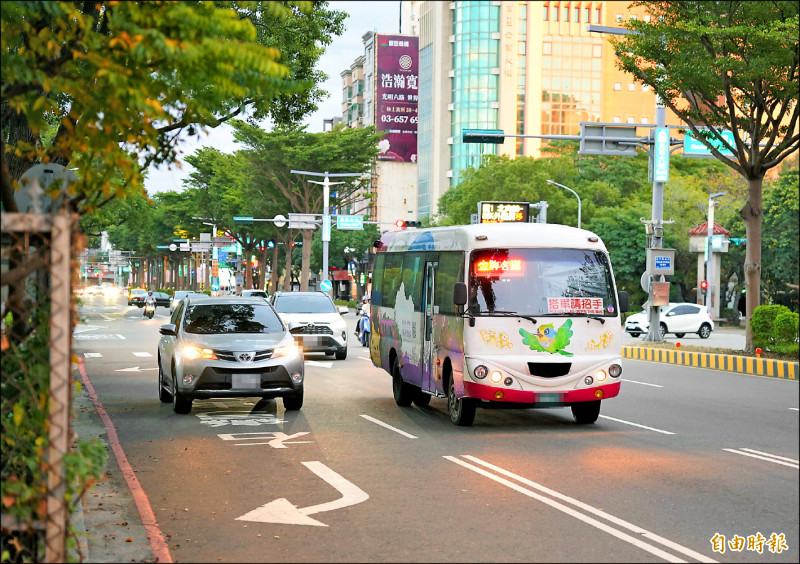 十一月一日起新竹縣市區公車業者每車公里合理營運成本增加十．○一元。 （記者廖雪茹攝）