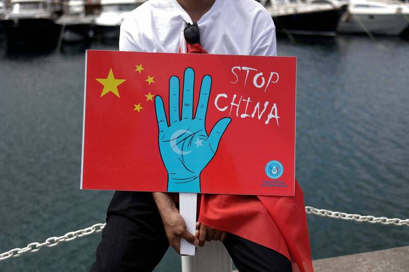 維吾爾族人7月5日在土耳其伊斯坦堡參加抗議中國的活動，紀念新疆「七五事件」。（路透檔案照）（記者管淑平攝）
