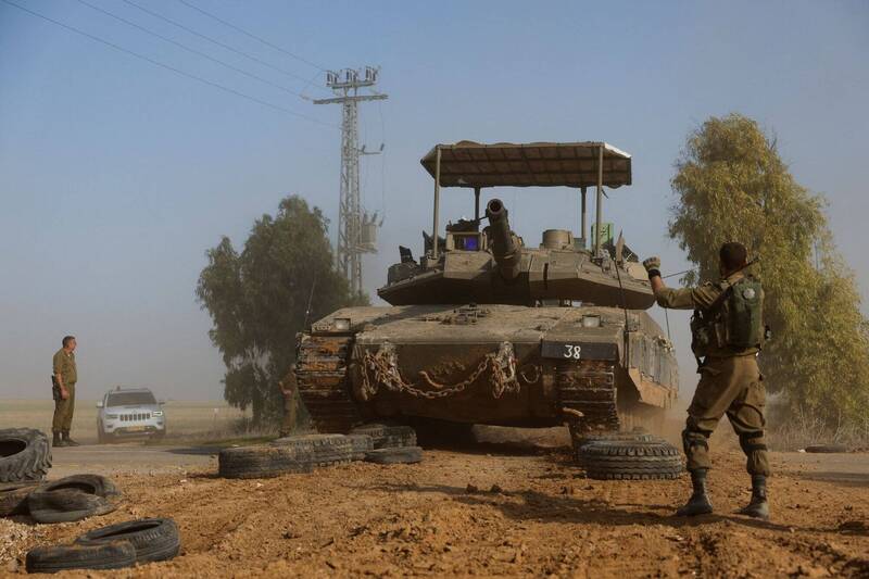以色列國防軍參謀總長哈勒維表示，以軍目前正在包圍加薩南部城市汗尤尼斯。圖為以軍士兵。（路透）