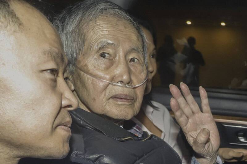 85歲的秘魯前總統藤森謙也在被關押16年後出獄。（法新社）
