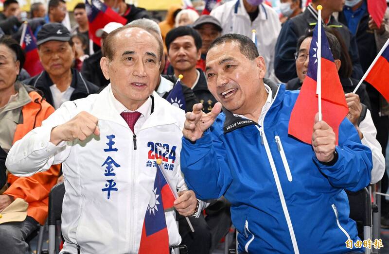 前立法院長王金平（左）同意擔任國民黨總統參選人侯友宜（右）後援總會長。（資料照，記者廖振輝攝）