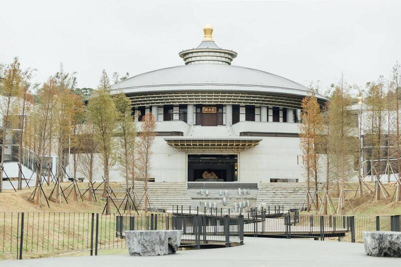 新竹市香山最大新地標安東彌勒山宗教園區將在10日啟用，前市長林智堅今天則搶先開箱園區的景觀及莊嚴的宗教建築特色。（照片取自林智堅臉書）