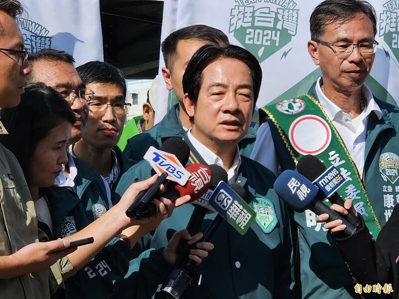 民進黨總統參選人賴清德，今（9）日到苗栗與立委參選人康世明、曾玟學成立聯合競選總部。賴清德於會前接受媒體聯訪。（記者彭健禮攝）