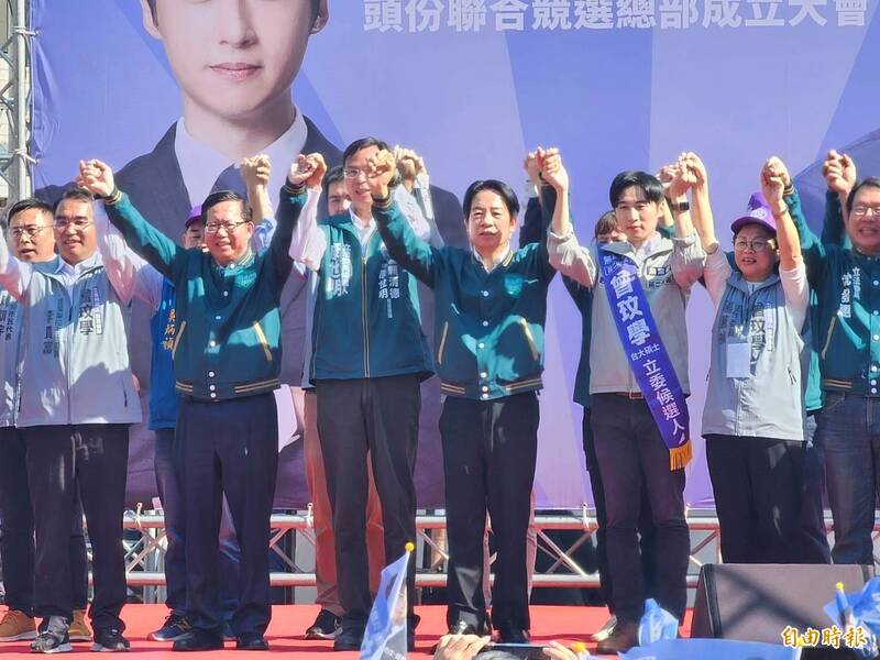 民進黨總統參選人賴清德與苗栗縣第二選區立委參選人曾玟學的頭份競選總部，今（9）日上午成立。（記者彭健禮攝）