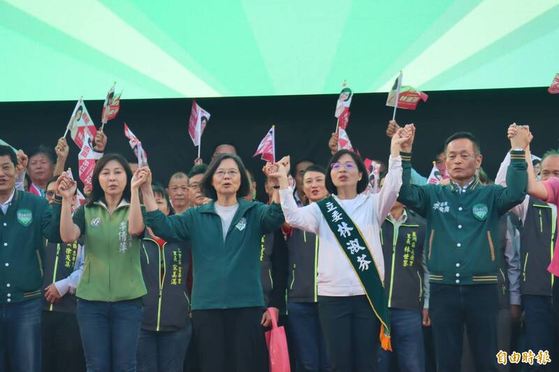 總統蔡英文到場為立委林淑芬加持，盼再創最高票紀錄，也讓賴蕭配當選，國會過半。（記者翁聿煌攝）