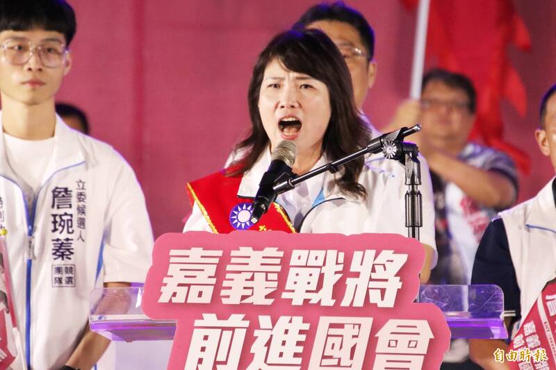國民黨嘉義縣海區立委參選人詹琬蓁疾呼,請鄉親支持她當選立委,前進國會。(記者林宜樟攝) 國民黨嘉義縣海區立委參選人詹琬蓁疾呼,請鄉親支持她當選立委,前進國會。(記者林宜樟攝)