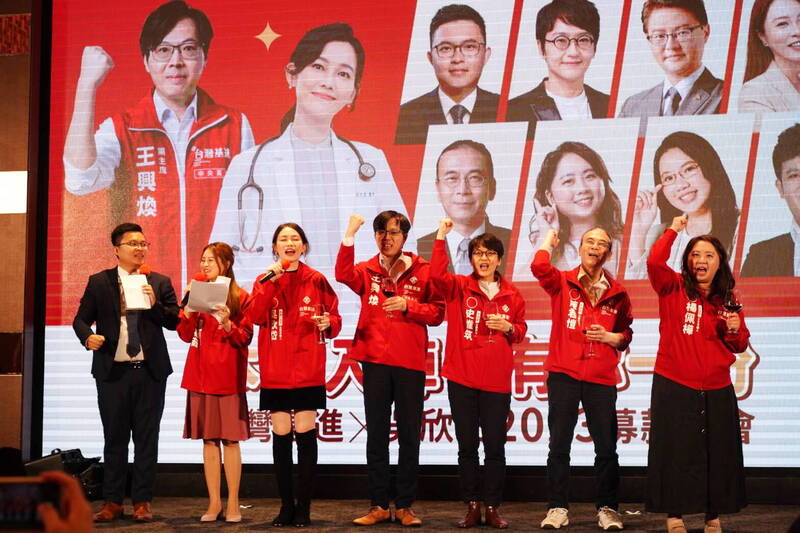 台灣基進黨今以「和想奉獻給台灣的人站在一起」為題舉行募款餐會。（台灣基進黨提供）