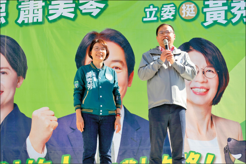 民進黨不分區立委參選人王義川（右）今到彰化市為立委參選人黃秀芳助講。（黃秀芳競選總部提供）