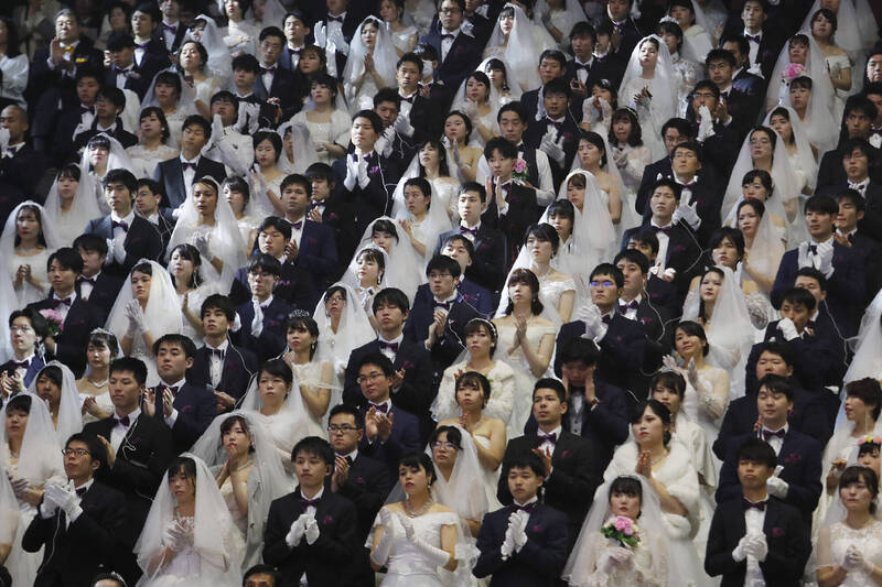 南韩统计显示，去年新婚夫妇仅103万对，创下新低。示意图。（美联社档案照）(photo:LTN)