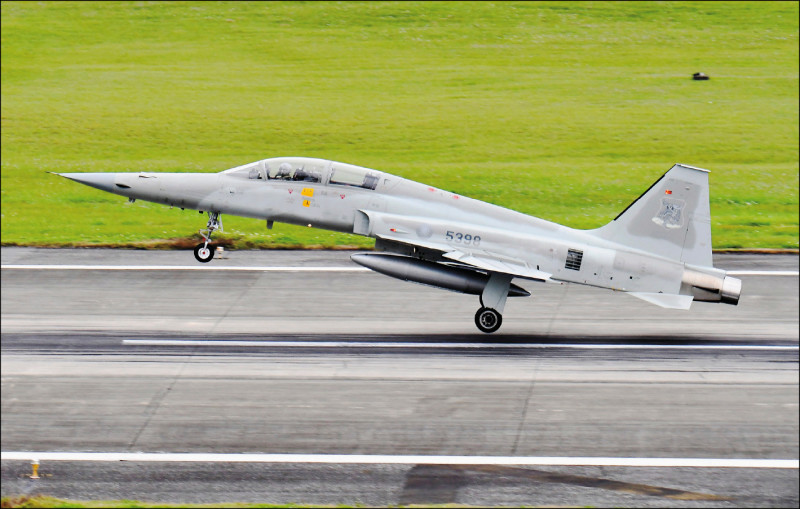 志航三架F-5F 加入花蓮第5聯隊