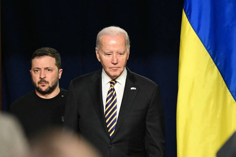 泽伦斯基（左）第三度访问华府，寻求美国国会支持军援。他与美国总统拜登（右）12日召开联合记者会。（法新社）(photo:LTN)