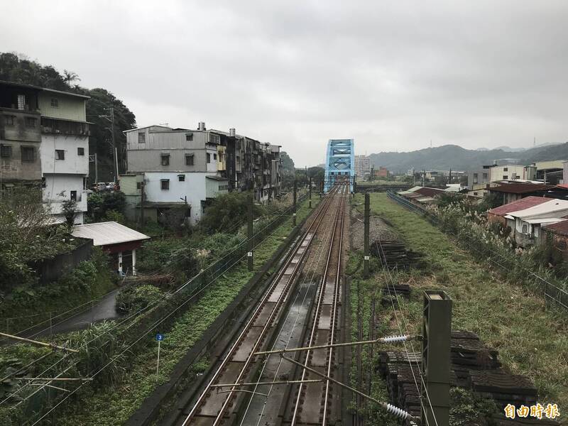 基隆捷運第一階段只到八堵，八堵至市區的路線未定，市府預計明年1月底前向中央申請第二階段可行性評估經費。（記者盧賢秀攝）