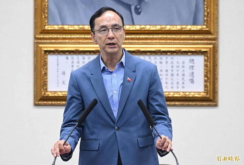 國民黨主席朱立倫指出，根據黨內今天的滾動式民調顯示，「侯趙配」與民進黨「賴蕭配」已經出現黃金交叉，領先「賴蕭配」0.8%。（記者張嘉明攝）